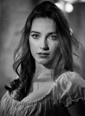 Molly Hill, romantic fresnel-lit